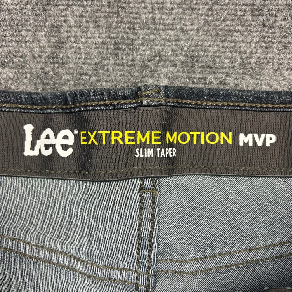 Lee Extreme Motion MVP Jeans Mens 38x29 Blue Dark Wash Slim Taper Denim Pants - Picture 5 of 13